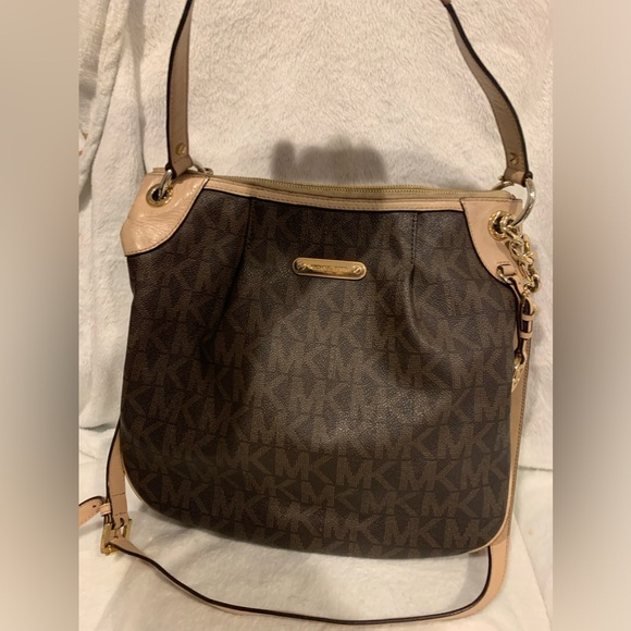 Michael Kors purse with handle and shoulder strap - Picture 10 of 12